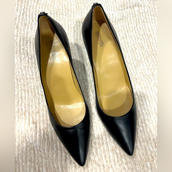 Michael Kors Black Leather Pointed Toe Pumps - Picture 2 of 10
